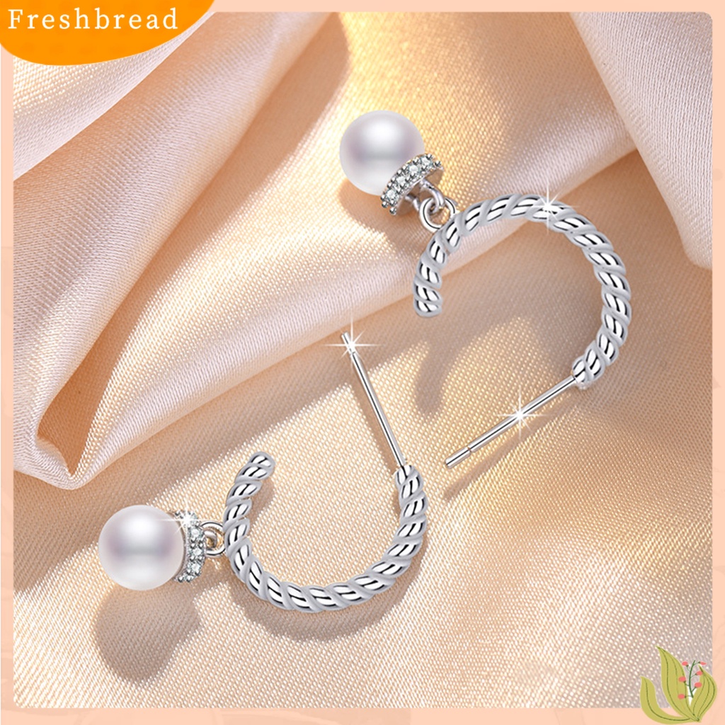 &lt; Freshbread &gt; 1pasang Anting Wanita Bersinar C-shaped Pendant Berlian Imitasi Hias Electroplating Ear Decoration Aksesori Fashion Faux Pearl Menjuntai Earrings Untuk Kehidupan Sehari-Hari