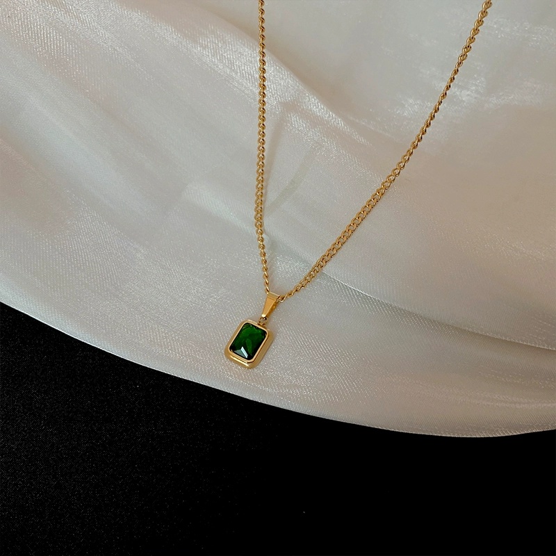 Kalung titanium Anti Karat Wanita Emas 18K vintage Liontin Batu Permata Hijau Lepas Pasang