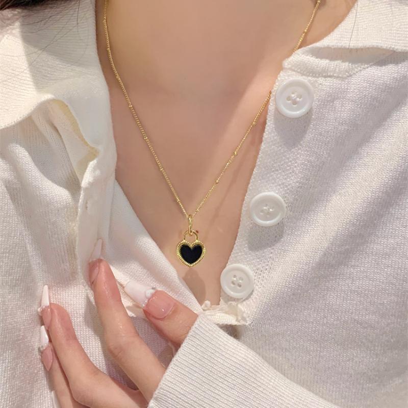 18k Emas anti Karat Kalung titanium Wanita Dua Sisi Hitam Dan Putih peach Jantung Liontin Aksesoris