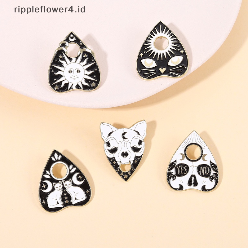 {rippleflower4.id} Witchcat Matahari Bulan Kucing Ouija Enamel Pin Bentuk Hati Bros Kerah Lencana Hitam Punk Gothic Perhiasan Hadiah Untuk Teman Anak~