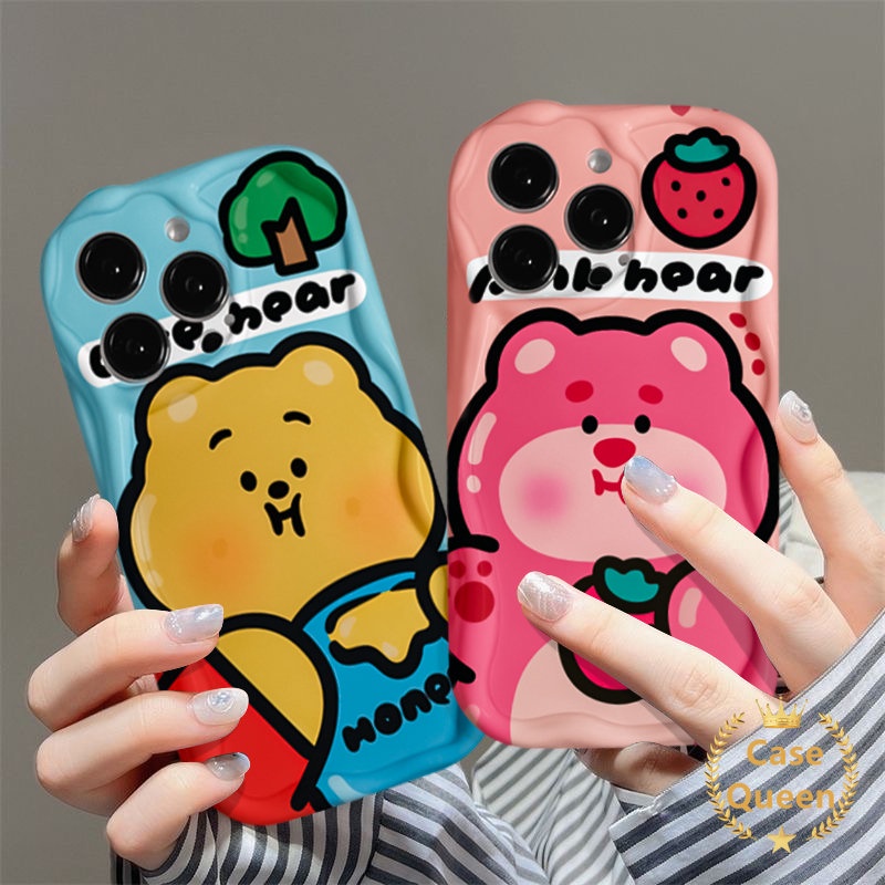 3d Wavy Curved Edge Kartun Strawberry Bear Manyo Case Untuk Samsung A13 A52 A04s A14 A24 A50s A52s A50 A30s A12 A32 M12 A13 Cute Lucu Crayon Shin-chan Kartun Winnie The Pooh Cover