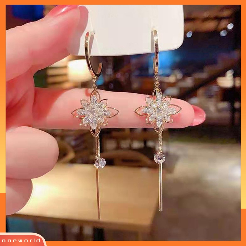 [WOD] 1pasang Lady Menjuntai Anting Shiny Indah Imitasi Kristal Bentuk Bunga Berongga Keluar Drop Earrings Perhiasan Perempuan