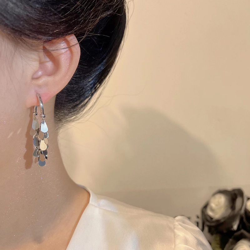 Perancis Elegan High-End Logam Berpayet Rumbai Cahaya Mewah Desain Niche Anting Fashion