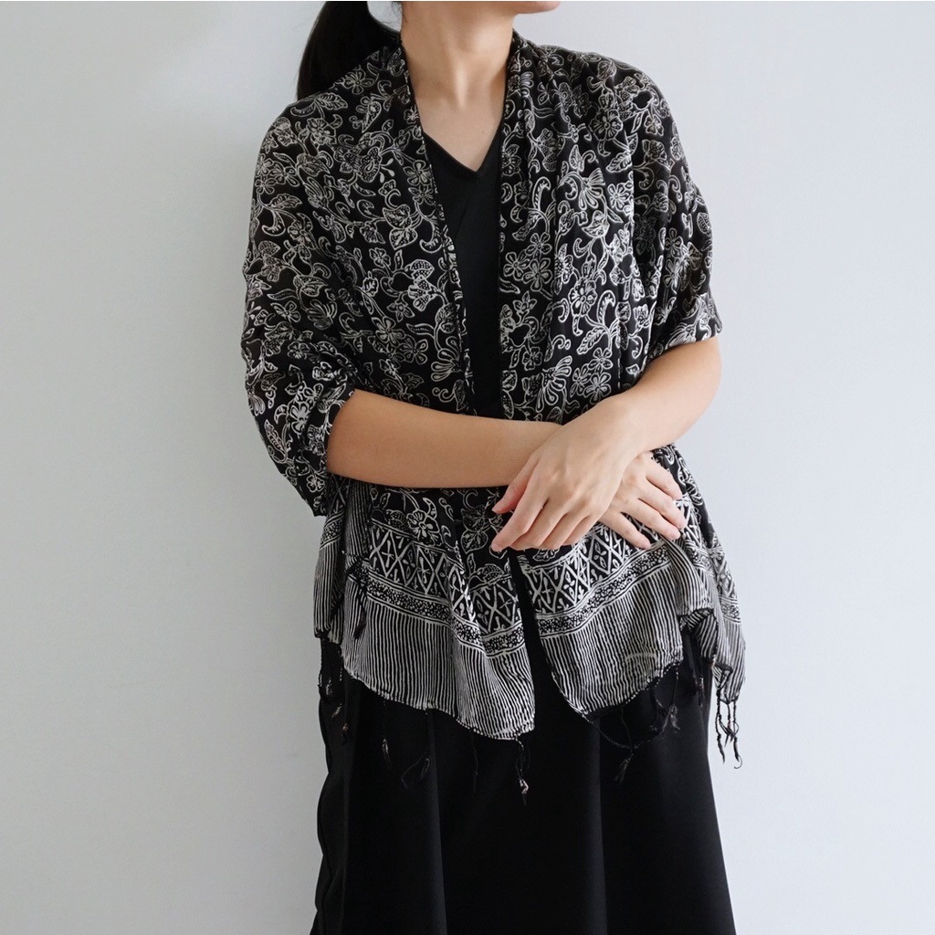 RATU - Syal Batik Sutra Black 03