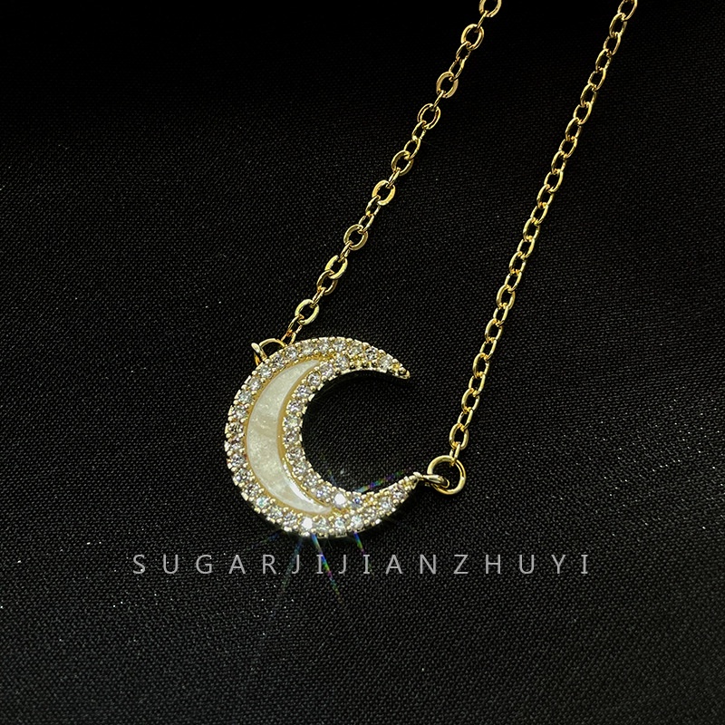 Gaya Baru Natural Fritillaria Moon Klavikula Rantai Super Peri Temperamen Lembut Ringan Mewah Niche Retro Kalung