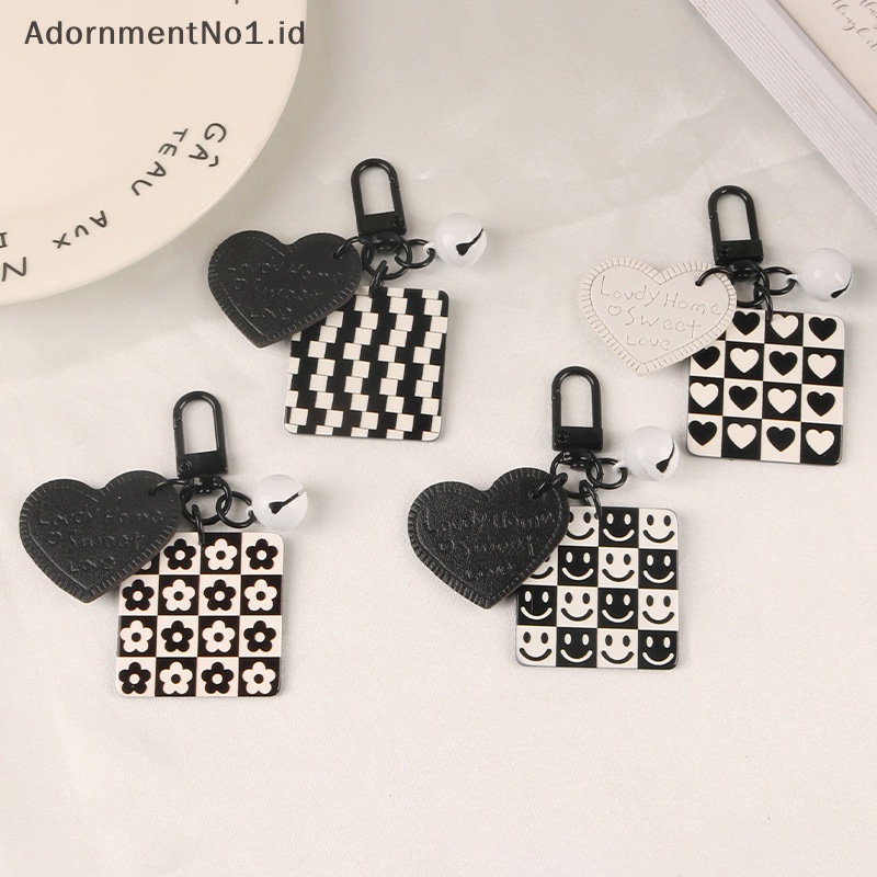 [AdornmentNo1] Gantungan kunci mobil bahan akrilik dengan Bell hitam putih kisi geometris bunga hati persegi Checkerboard Drop Keychain untuk perhiasan wanita