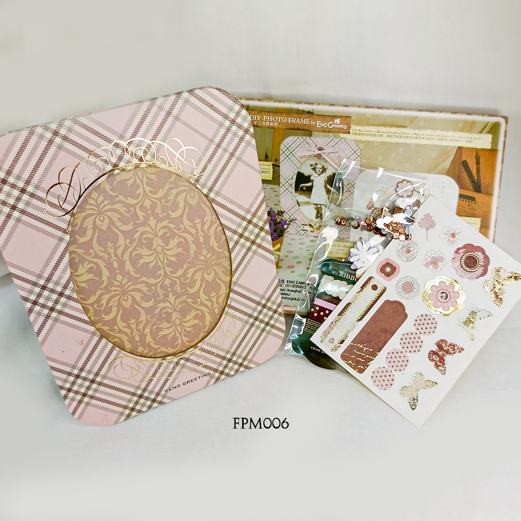 

Bingkai Foto Paper Estetik Motif Kotak FPM-RA006