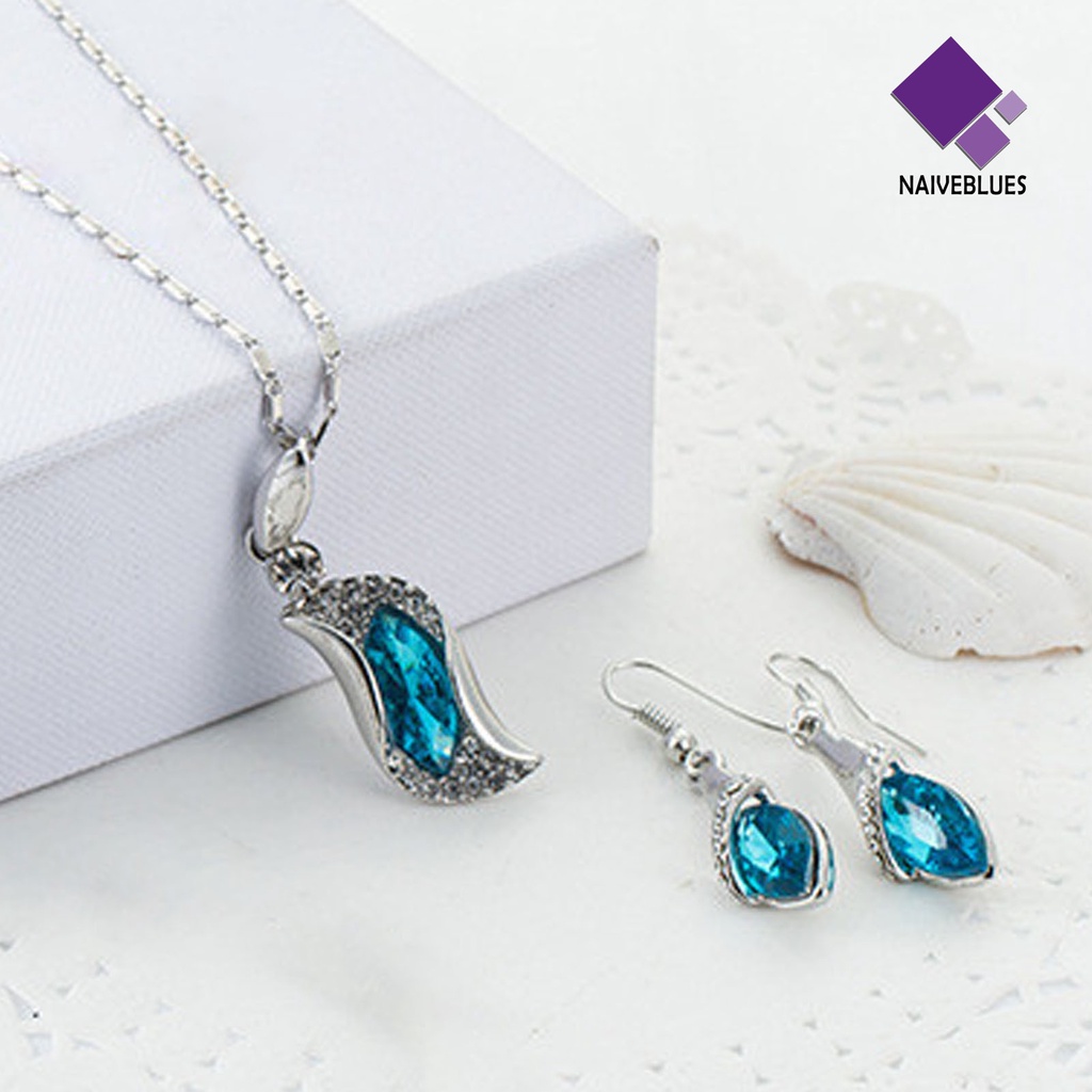 Naiveblue &gt; 2 Pcs/Set Pengerjaan Indah Anting Mulia Set Indah Bersinar Kristal Liontin Kait Anting