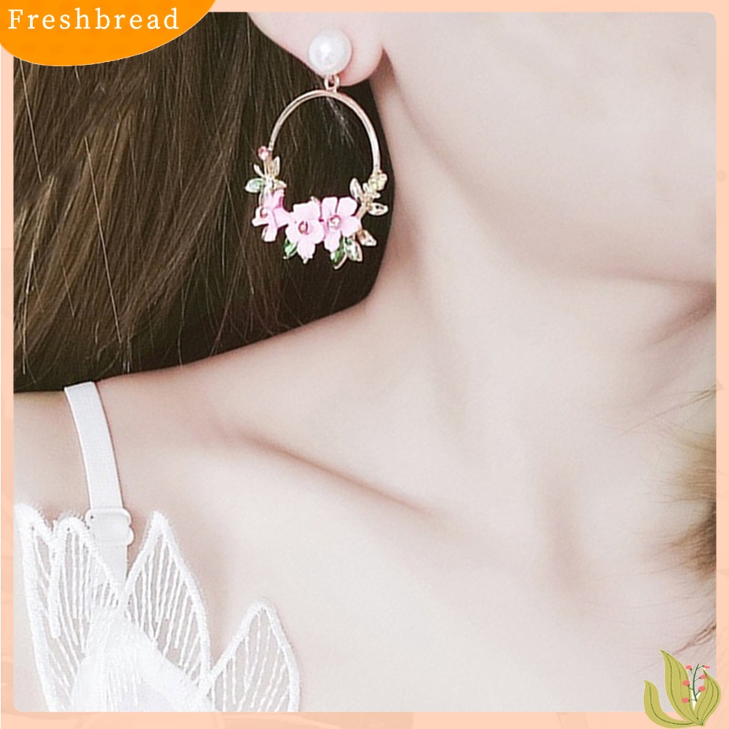 &lt; Freshbread &gt; 1pasang Drop Earrings Bulat Lingkaran Temperamen Berlian Imitasi Mengkilap Hias Mutiara Imitasi Hias Hadiah Wanita Lucu Bunga Liontin Stud Earrings Perhiasan Untuk Pakaian Sehari-Hari