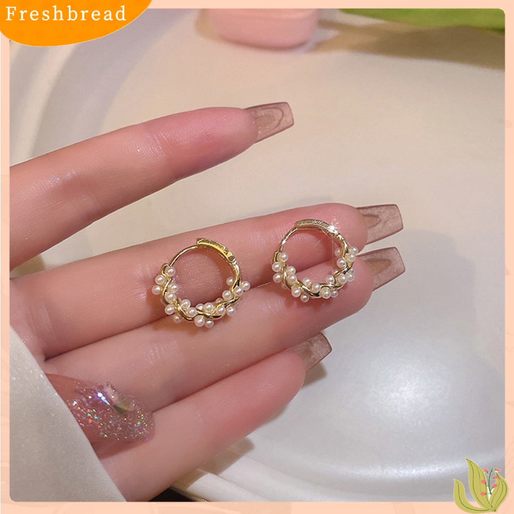 {In Stock} 1pasang Anting Hoop Cahaya Mewah Temperamen Mutiara Imitasi Minimalis Geometris Hias Hadiah Wanita Anting Lingkaran Perhiasan Pesta Aksesori Busana