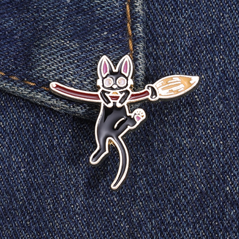 Lucu Penyihir JiJi Kucing Hitam Enamel Pin Kawaii Kartun Film Pin Bros Lencana Anime Perhiasan Hadiah Untuk Penggemar Teman