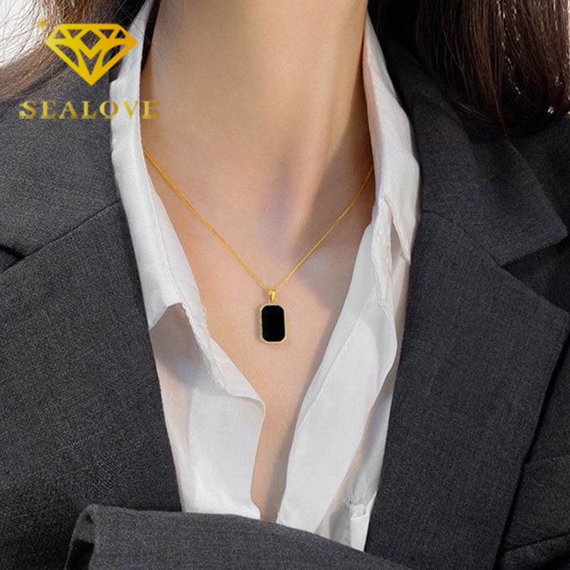 Kalung Titanium Wanita Anti Karat Persegi Keberuntungan Emas 18K Fashion Korea Aesthetic Aksesoris Perhiasan