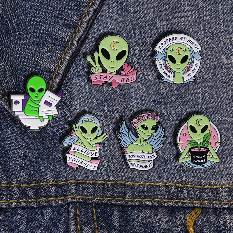 Kartun Alien Enamel Bros Menyenangkan Spoof Toilet Kerah Pin Ransel Lencana Hadiah Untuk Teman