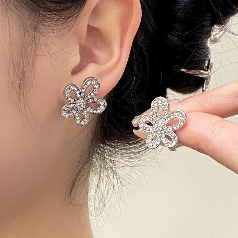 Fashion INS Gaya Elegan Pesta Pernikahan Perhiasan Aksesoris Berlian Imitasi Mengkilap Perak Zirkon Berongga Bunga Matahari Stud Earrings