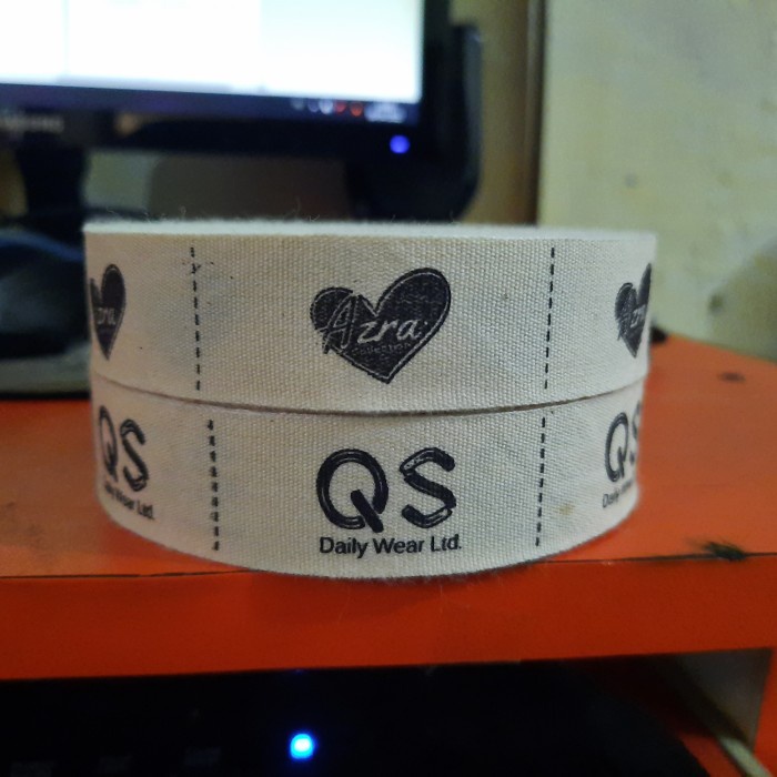 

Label Merk Baju,Hijab dan Masker Katun 2cm 2-4 HARI JADI