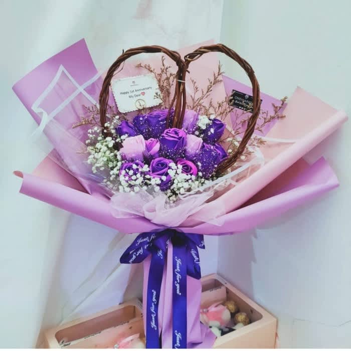 

Buket Bunga Ulangtahun - Kado Birthday Bunga Mawar Rattan 15B