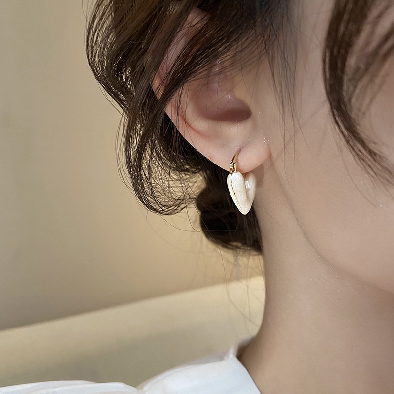 Anting Cinta Putih2023Anting Temperamen Baru Perempuan Hiasan Telinga Serbaguna