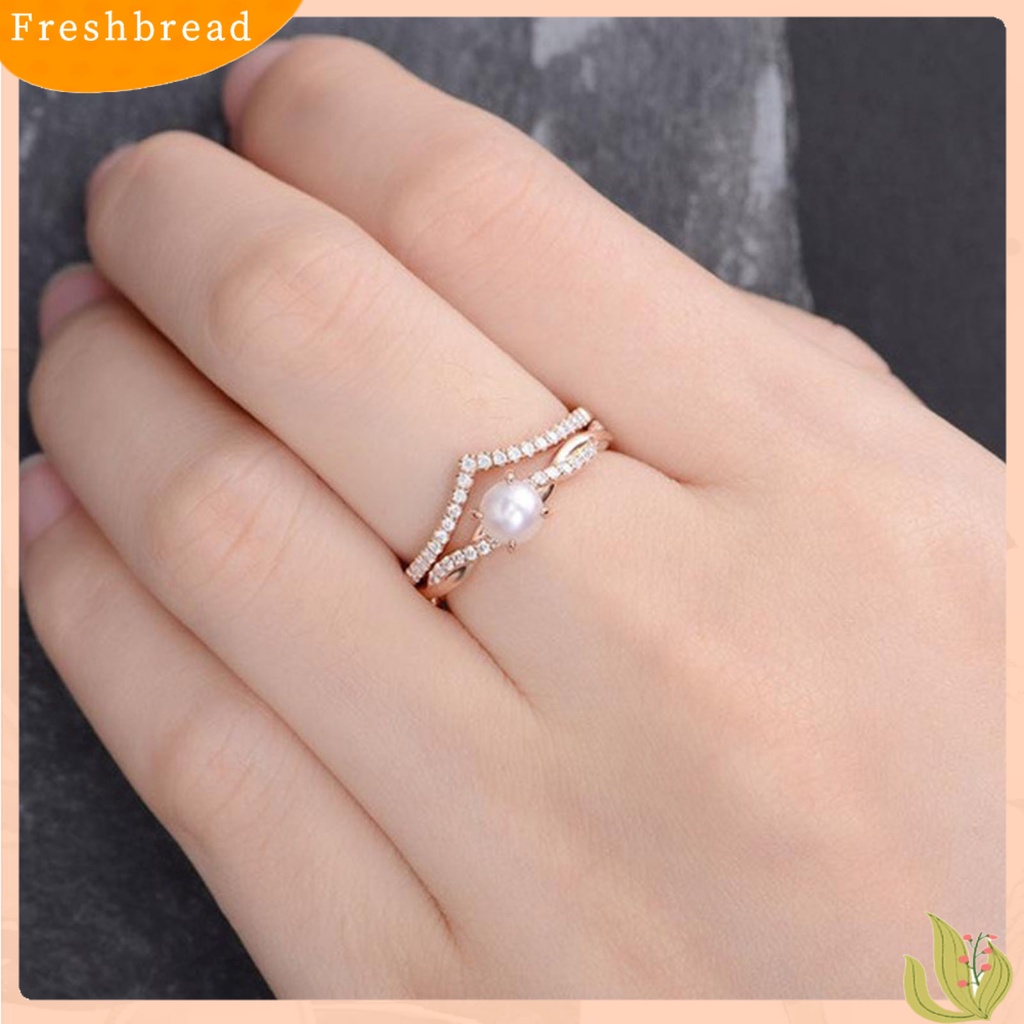 &lt; Freshbread &gt; 2Pcs Cincin Jari Memutar Bentuk Mutiara Imitasi Wanita Berkilau Indah Jari Cincin Perhiasan Aksesoris