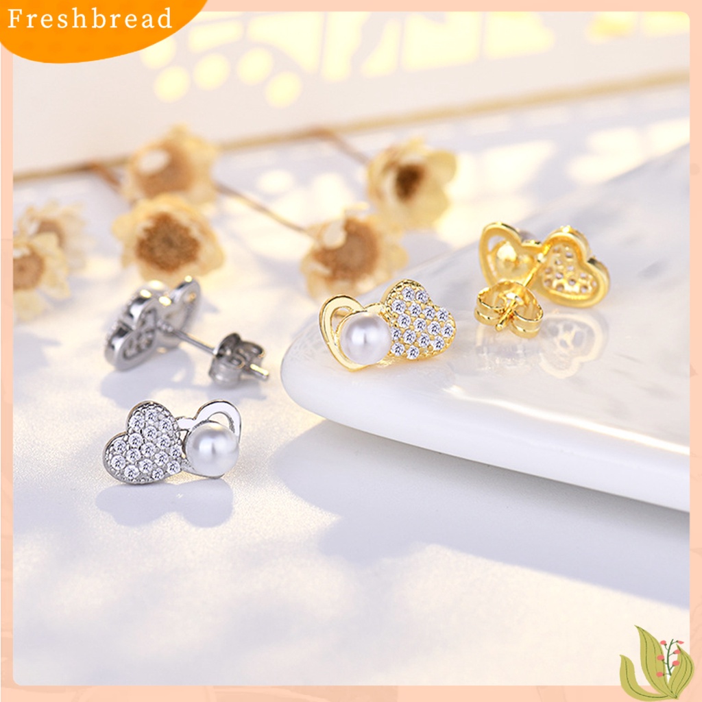 &lt; Freshbread &gt; 1pasang Ear Studs Vintage Elegan Berongga Keluar Berbentuk Hati Shiny Cubic Zirconia Dress Up Hadiah Wanita Mutiara Imitasi Stud Earrings Perhiasan Pesta Untuk Pakaian Sehari-Hari