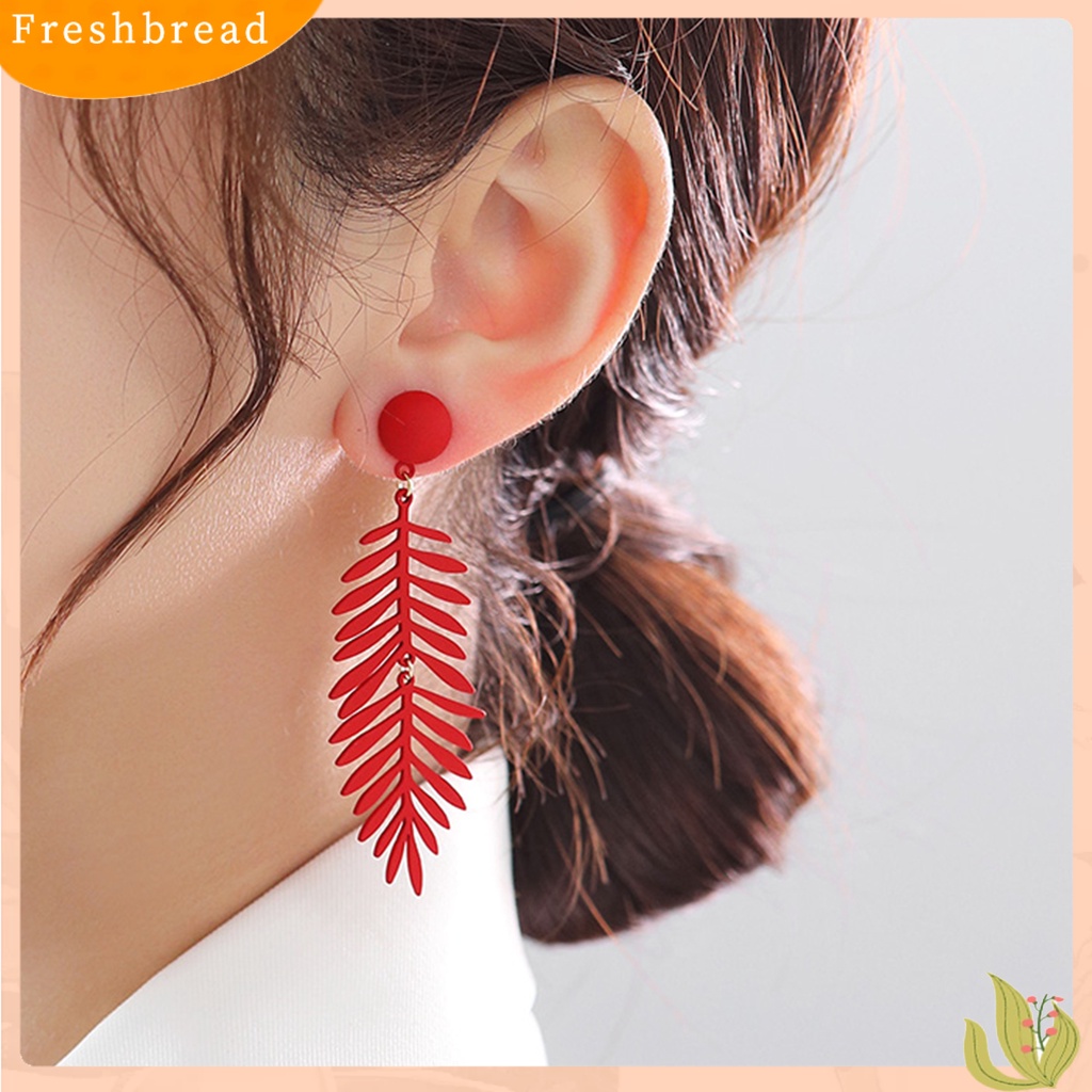 &lt; Freshbread &gt; 1pasang Anting Wanita Bentuk Daun Warna Solid Berlebihan Portable Friendly Untuk Kulit Hias Telinga Permen Warna Melubangi Hidup Perhiasan Anting Lady