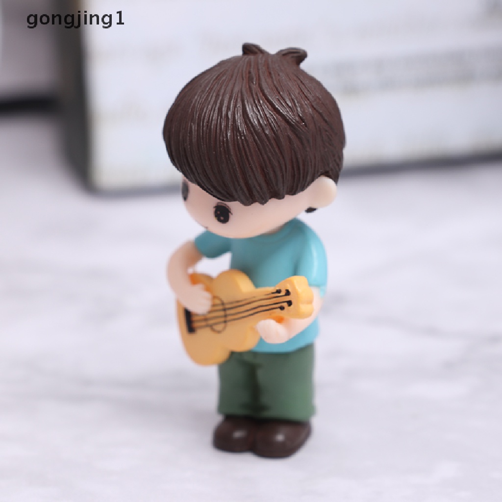 Ggg 2pcs Ornamen Miniatur Kreatif Cowok Cewek Gitar Sweety Lovers Patung Pasangan ID