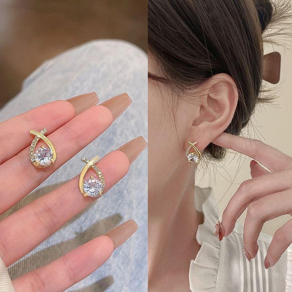 Nickolas1 Wanita Anting Vintage Indah Halus Sederhana Trendi Cross Niche Desain Hadiah Gadis Berlian Imitasi Gaya Korea Earrings