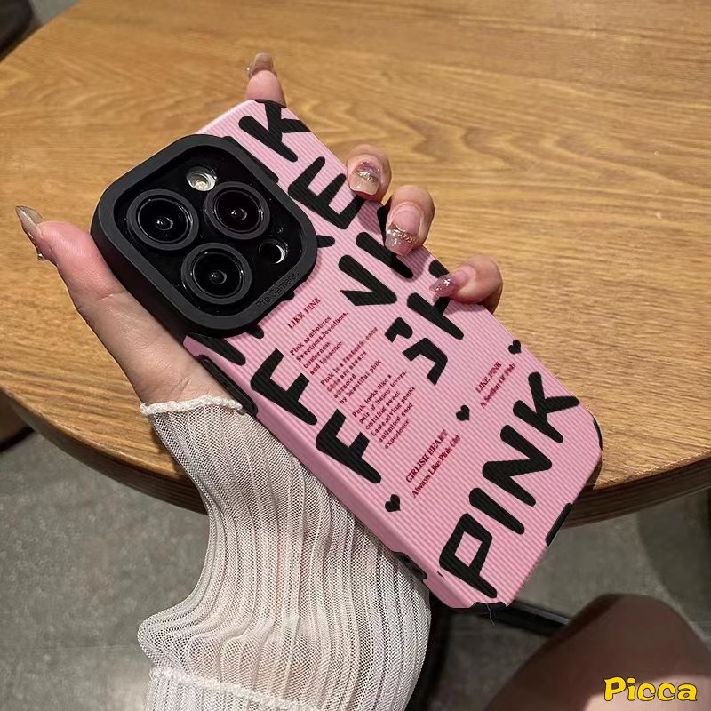 IPHONE Retro Trendi Merek Sederhana Pink Huruf Inggris Case Kompatibel Untuk Iphone14 11 13 12 Pro MAX 7Plus XR X7 8 Plus XS MAX Tekstur Kulit Mewah Lembut Silicon Phone Cover