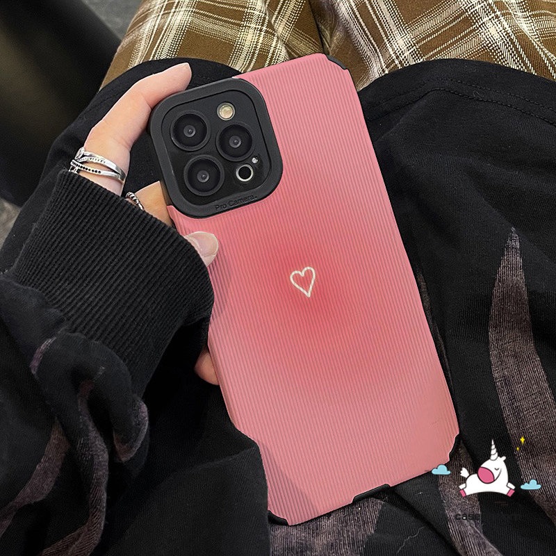 IPHONE Case Huruf Jahitan Warna Graffiti Artistik Kompatibel Untuk Iphone7 8 Plus XR X11 14 12 13 11 Pro MAX XS MAX Simple Cinta Hati Pink Gradasi Tekstur Kulit Lembut Shockproof Case