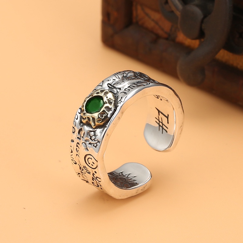 Hellish Eye of the Stylish: Cincin Artistik Pria Dengan Batu Permata Grunge