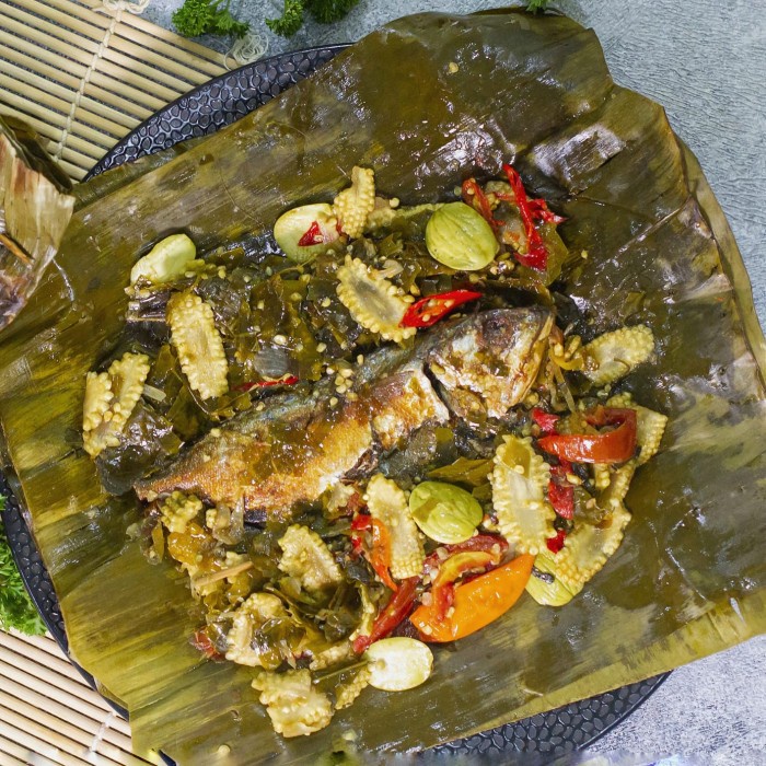 

Pepes Ikan Peda - Sayur melimpah, cukup untuk 1-2 orang