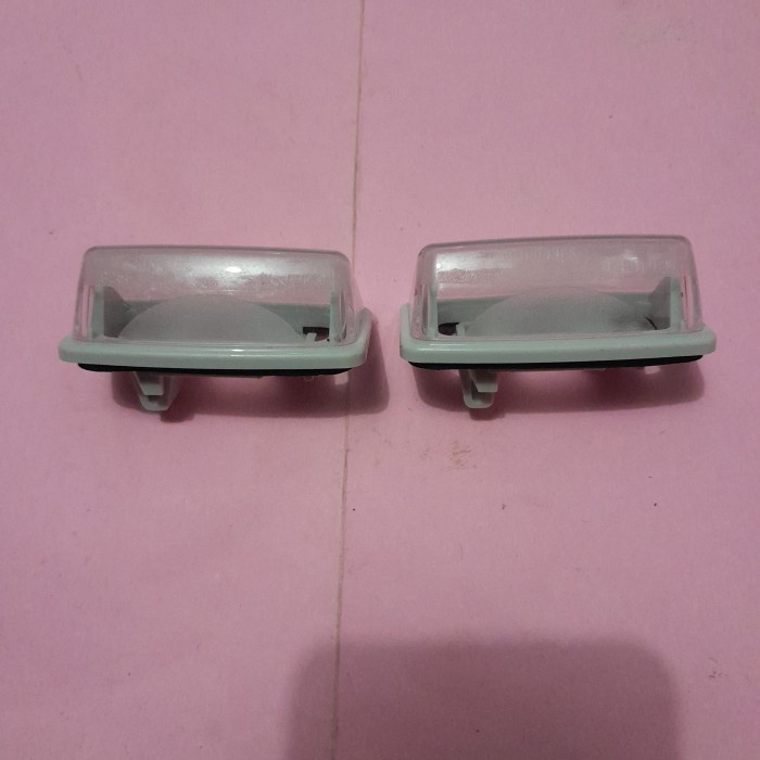 mika lampu plat nomor avanza  original