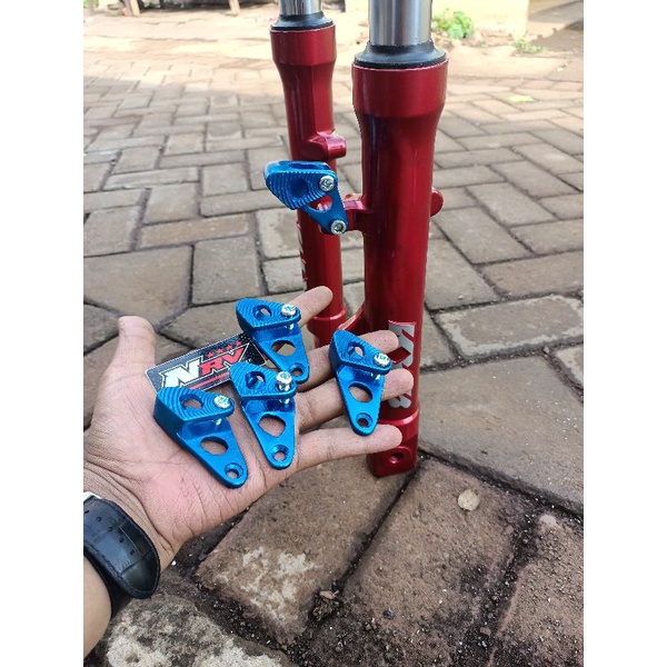 Breket Selang Cakram KEcil Warna Biru BREKET SELANG CAKRAM /DUDUKAN SELANG CAKRAM MODEL CNC /DUDUKAN