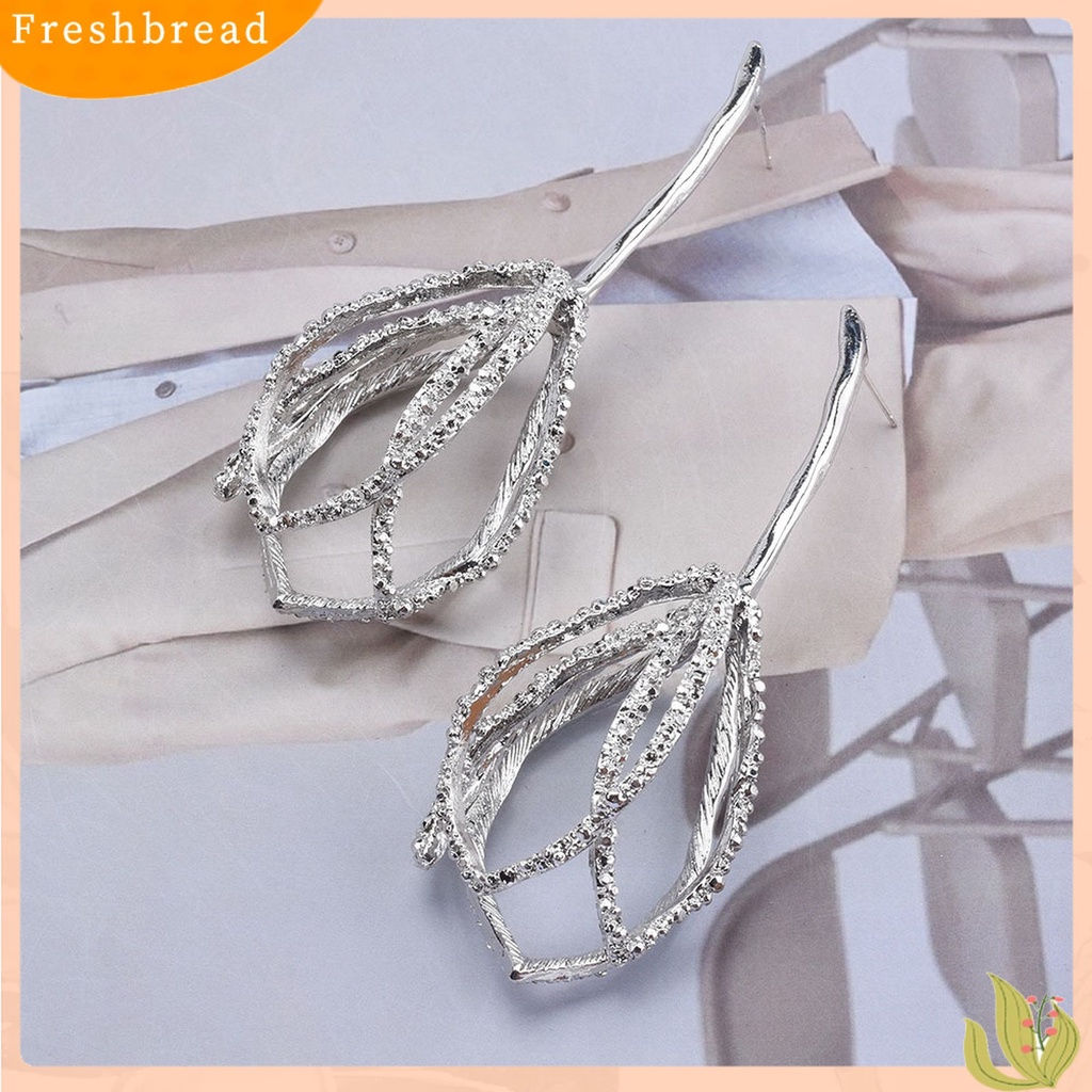 &lt; Freshbread &gt; 1pasang Anting Menjuntai Vintage Berongga Mengkilap Berlebihan Temperamen Berdandan Logam Wanita Pesona Bentuk Bunga Drop Earrings Perhiasan Retro