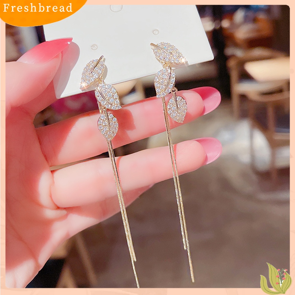 &lt; Freshbread &gt; 1pasang Anting Wanita Asimetris Mewah Mengkilap Bentuk Daun Rumbai Panjang Wanita Linear Earrings Prom Earrings