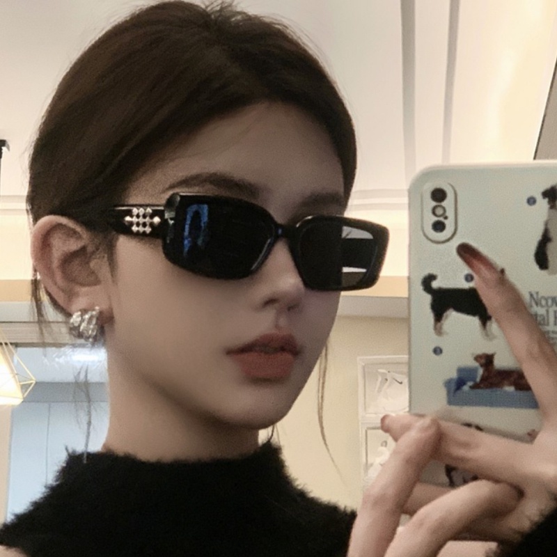 (YUZHU) Stud Square Kacamata Hitam Korea Fashion Babes Y2K Premium Sense Sunglasses