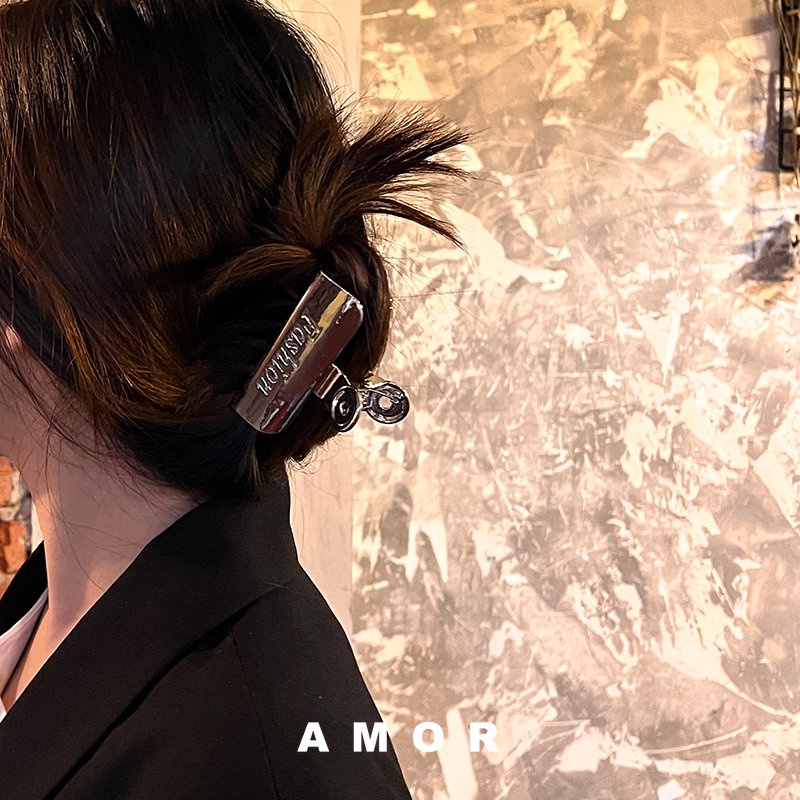 Hiasan Kepala Huruf Logam Hiu Klip Niche Desain Grip Hindbrain spoon Hair grabbing female