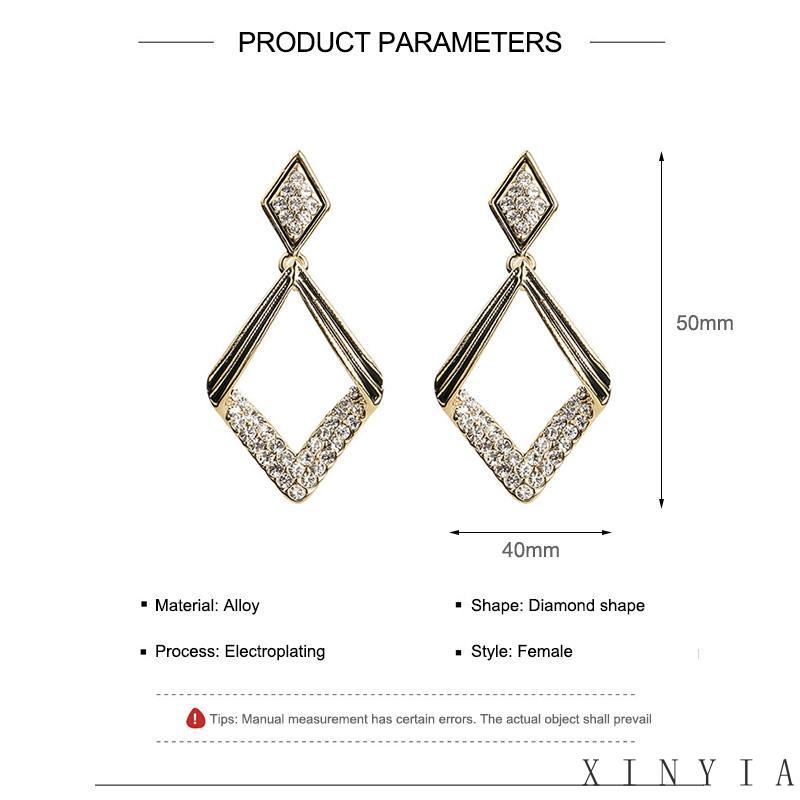 【Bayar di tempat】Anting Mewah Ringan Temperamen Gaya Panjang Wanita Electroplated Belah Ketupat Geometris