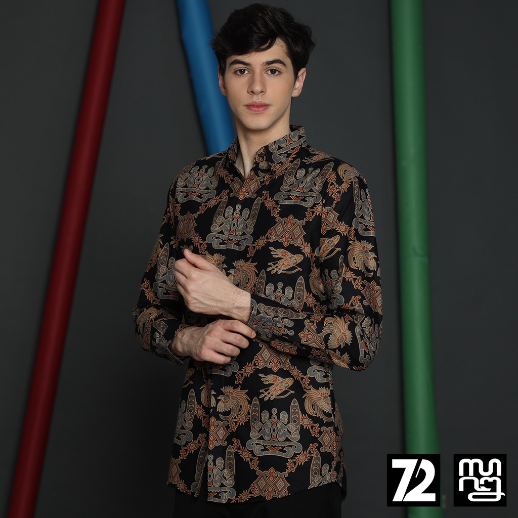 KEMEJA BATIK PRIA Slimfit Slim Fit Lengan Panjang Premium Motif Burung Asmat Warna Hitam 723393 Cap 72 - Baju Kemeja Atasan Pakaian Setelan Batik Pria Cowok Laki Laki Remaja Keluarga Kantor Lengan Panjang Modern Slimfit Slim Fit Premium Kekinian