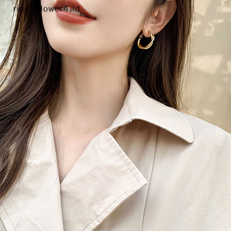 {rippleflower4.id} 1pasang Anting Fashion Untuk Wanita Sederhana Dikepang Anting Hoop Anting Geometris Memutar Anting Hoop Temperamen Perhiasan Aksesoris Hadiah Natal~