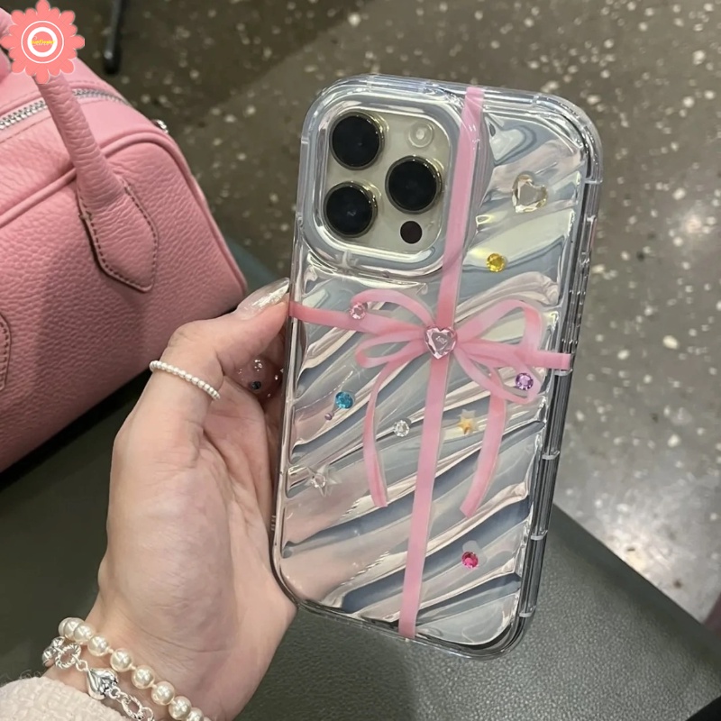 Casing Kerut Stereo Simple Huruf M 3D Kompatibel Untuk IPhone 7Plus XR 11 13 12 14 Pro MAX X XS Max7 8 6 6S Plus Se2020Pita Pink Busur Soft Cover Dengan Stiker Hati Berlian