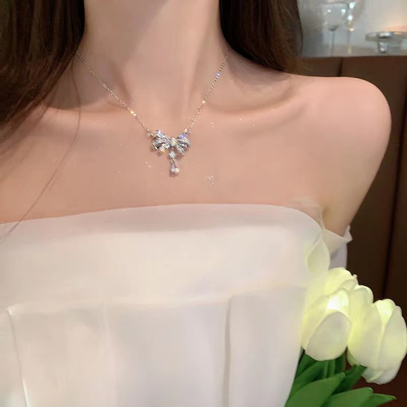 Air Mata Peri!Super Flash Diamond Bow Water Drop Pendant Kalung Wanita Cahaya Mewah Desain Niche Rantai Klavikula