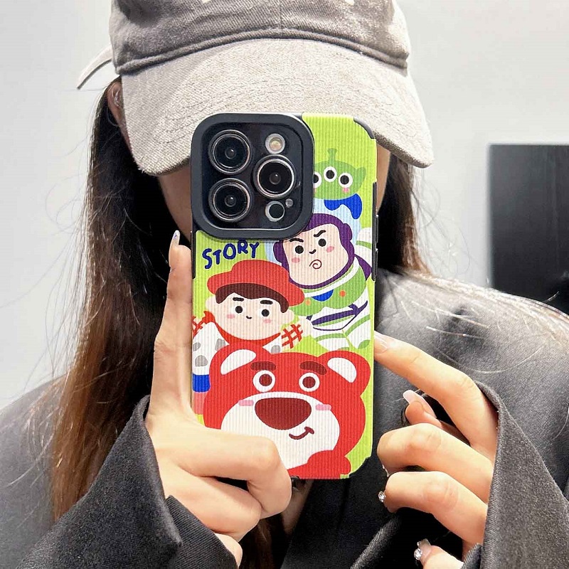 IPHONE Soft case Pelindung Kulit Tekstur Vertikal Kartun Strawberry Bear Untuk Iphone14 13 12 11 Pro Max X XR XS Max7 8 Plus