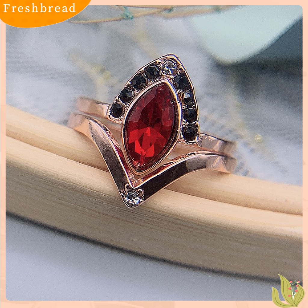 &lt; Freshbread &gt; 2Pcs/Set Berlian Imitasi Retro Couple Rings Alloy Red Prismatic Faux Crystal Finger Rings Charm Jewelry