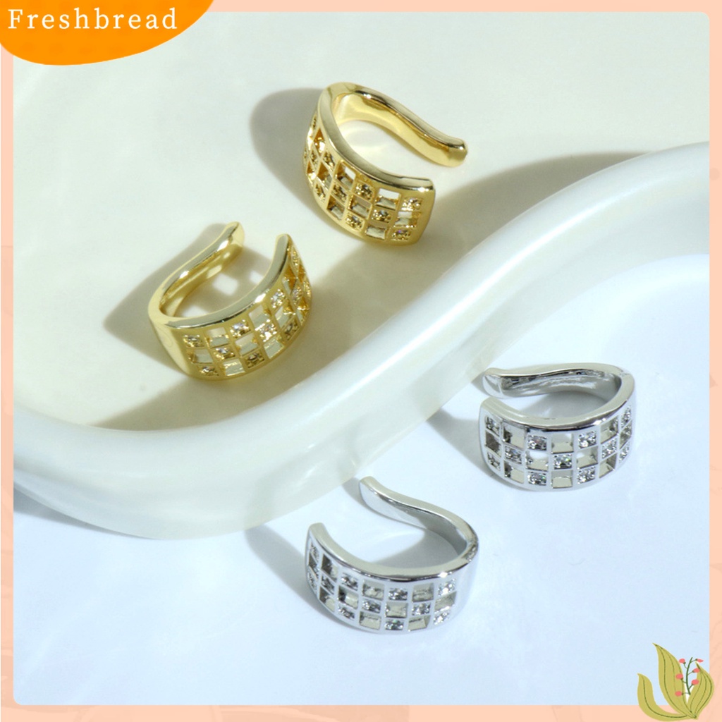 &lt; Freshbread &gt; 1pasang Anting Wanita Desain Kotak-Kotak Kepribadian Berongga Temperamen High-end Dress Up Hypoallergenic Non Piercing Telinga Klip Anting Perhiasan Fashion