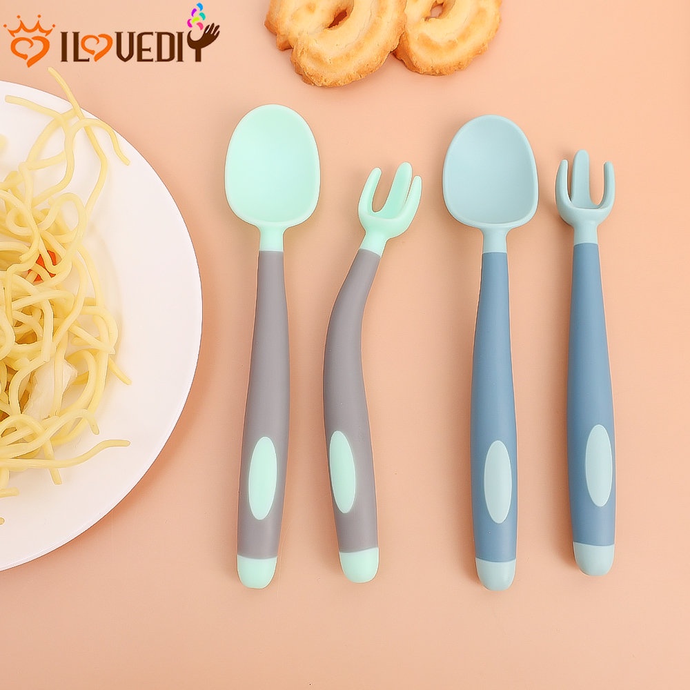 2pcs/set Peralatan Makan Makan Makan Bayi 4warna Peralatan Latihan Anak Dapat Ditekuk Training Spoon Fork Set Baby Silicone Spoon Fork360 ° Sendok Garpu Makan Flexible