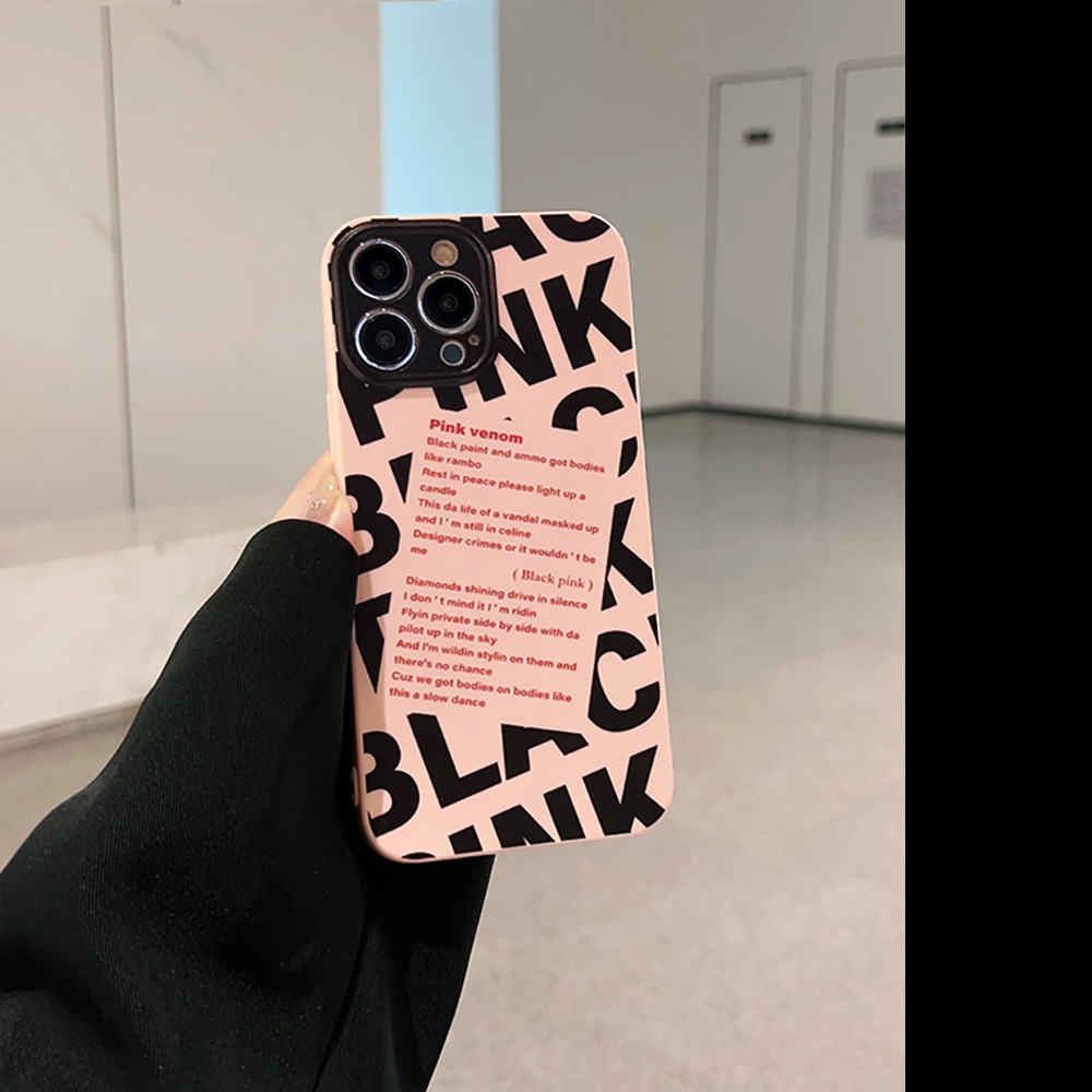 IPHONE Ins Simple Hitam Huruf Pink Miring Label Silikon Case Untuk Iphone14 11 12 13 PRO MAX Casing Cover Pelindung AT0192