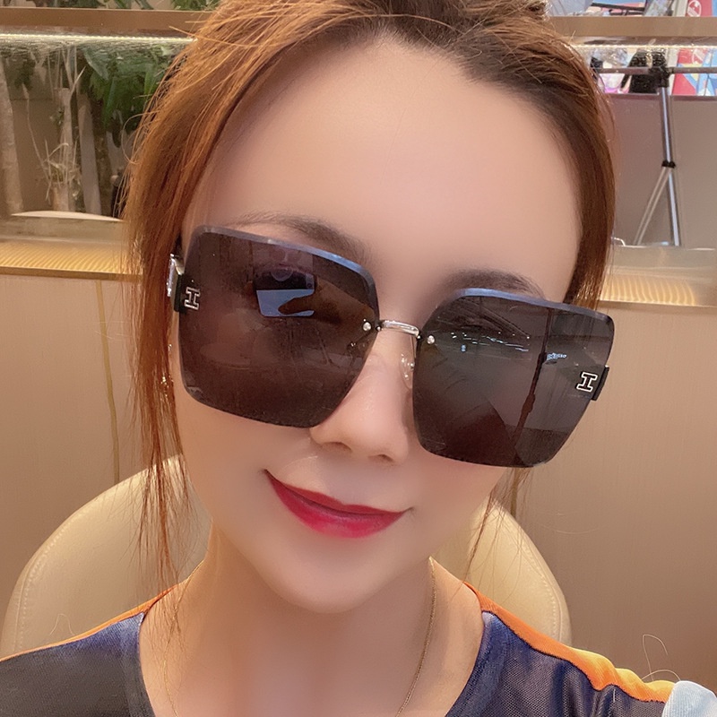 (YUZHU) Korea Fashion H Rimless Sunglasses Untuk Wanita Mode Baru Gradien Warna Pantai Kerai Kacamata Hitam