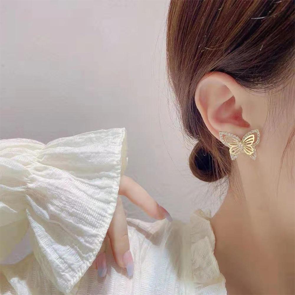 Needway   Anting Kupu-Kupu Halus Retro Trendy Desain Niche Perhiasan Fashion Untuk Wanita Zircon Stud Earring