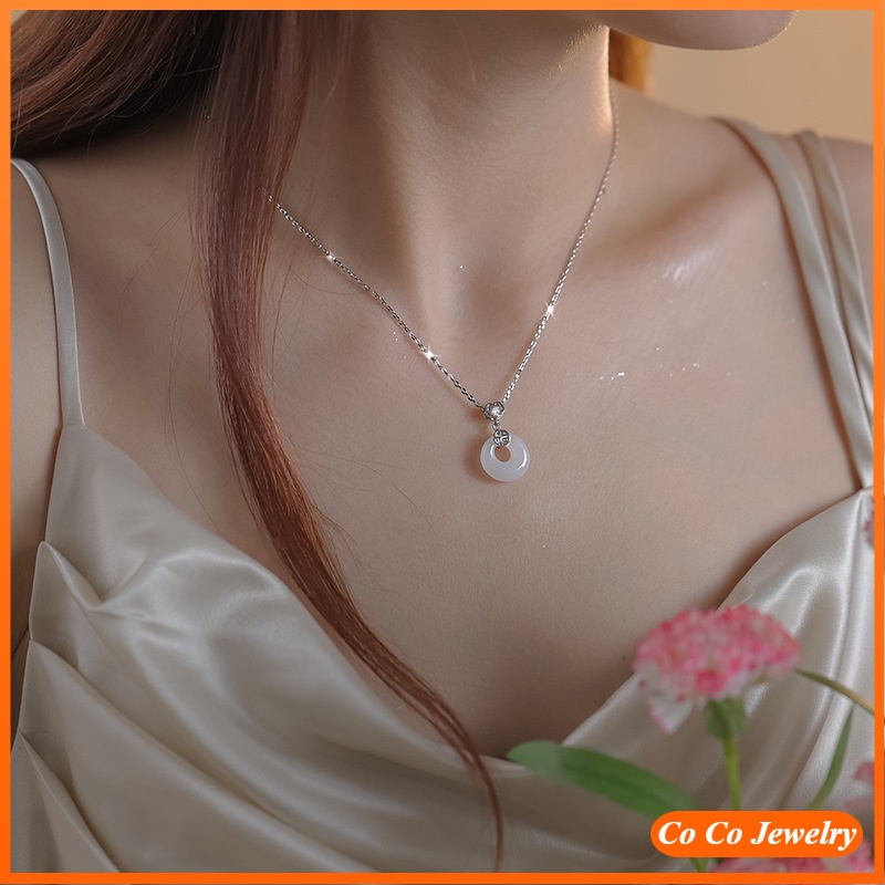 Fu Firman Hetian Giok Safety Gesper Kalung S925 Perak Cahaya Mewah Niche Tulang Selangka Rantai High-end Liontin