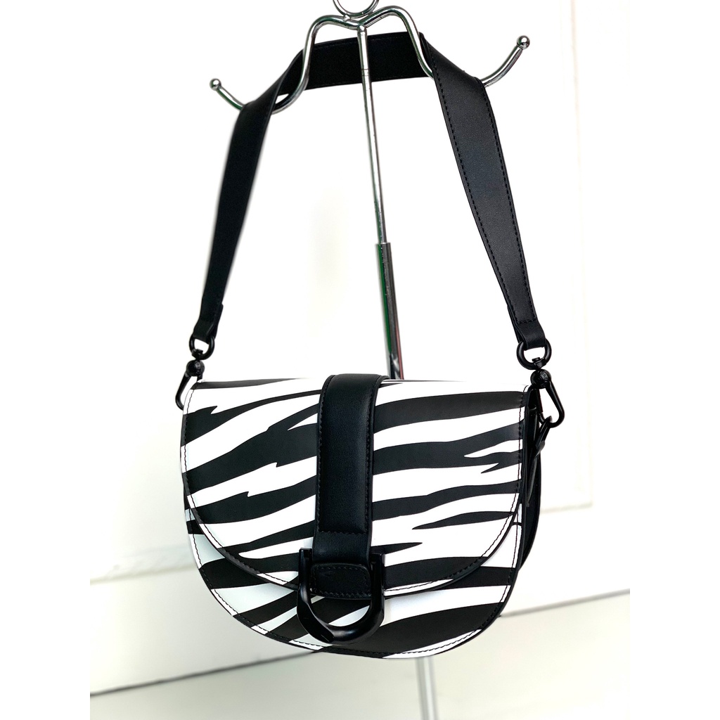 TAS WANITA IMPORT BRANDED CK973 MOTIF ZEBRA STRIP PREMIUM SLING BAG